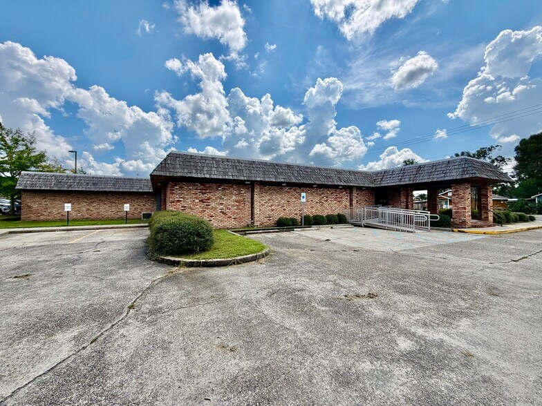 More Photos Of 906 Sixth Ave, Picayune Office For Sale