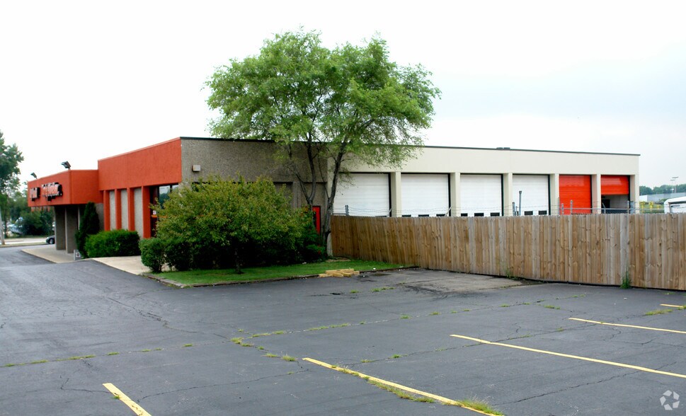 More Photos Of 2200 N Rand Rd, Palatine Freestanding For Sale