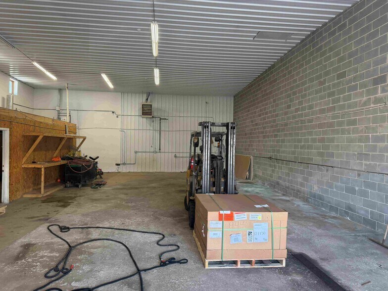 More Photos Of 1313 S Schoolhouse Rd, New Lenox Warehouse For Lease