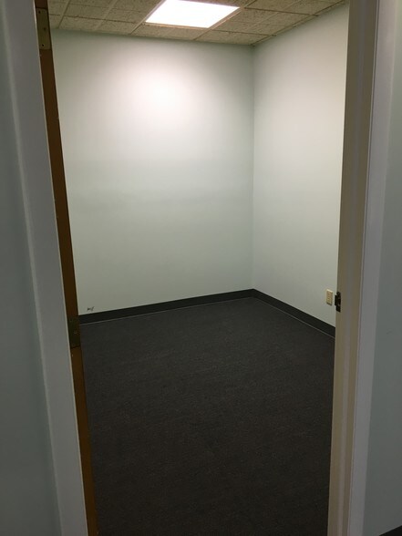 More Photos Of 509 Old Great Neck Rd, Virginia Beach Office For Lease