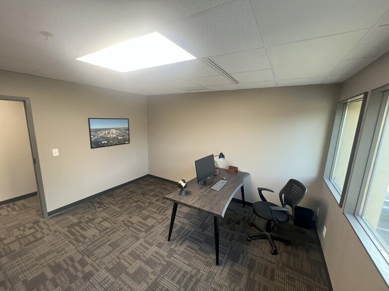 More Photos Of 300 3rd Ave SE, Rochester Coworking Space