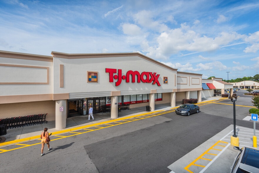 More Photos Of 7400 Abercorn St, Savannah Unknown For Lease