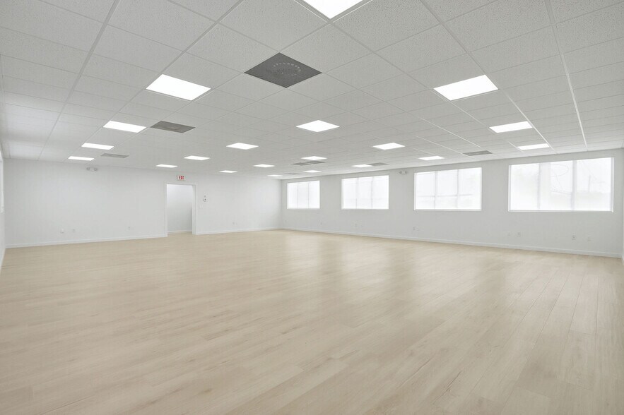 More Photos Of 6767 NE 2nd Ave, Miami Warehouse For Sale