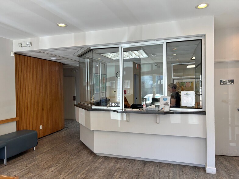 More Photos Of 1835 Old Shell Rd, Mobile Medical For Sale