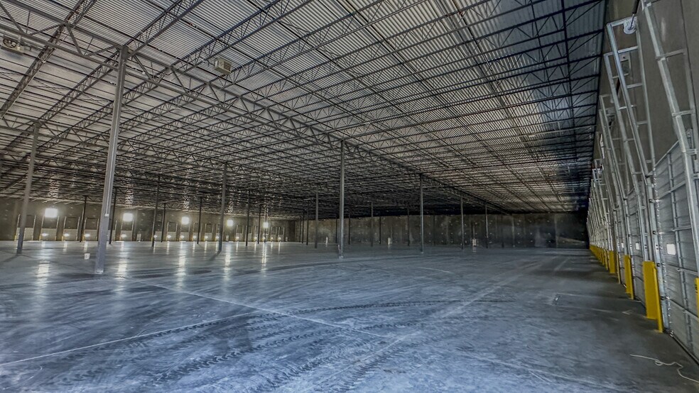 More Photos Of 11750 Gateway Blvd E, Socorro Distribution For Lease