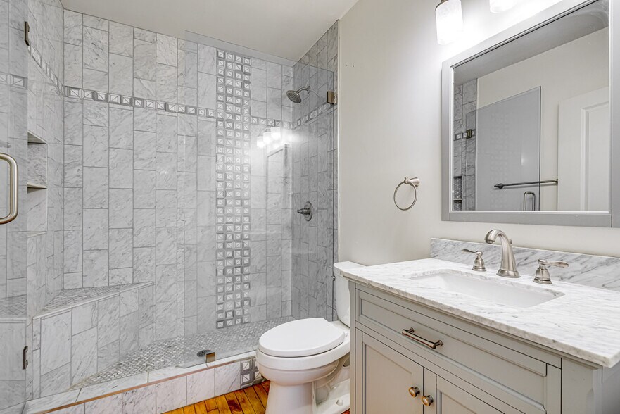 More Photos Of 339 Madison Ave, Memphis Storefront Retail Office For Lease