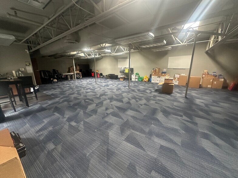 More Photos Of 2222 W Parkside Ln, Phoenix Light Manufacturing For Sale