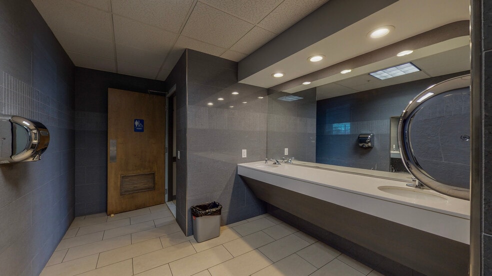 More Photos Of 3 Lear Jet Lane, Latham Medical For Lease