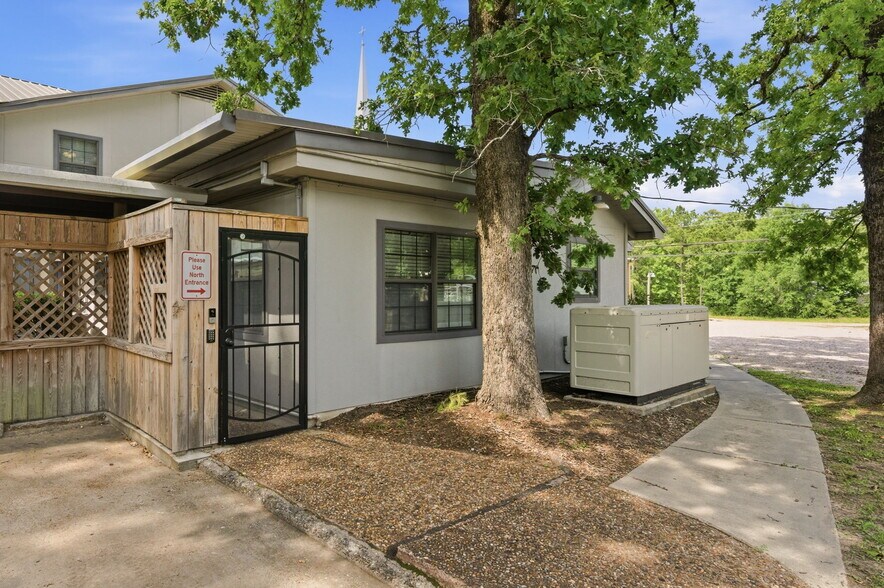 More Photos Of 3401 N Frazier St, Conroe Specialty For Sale