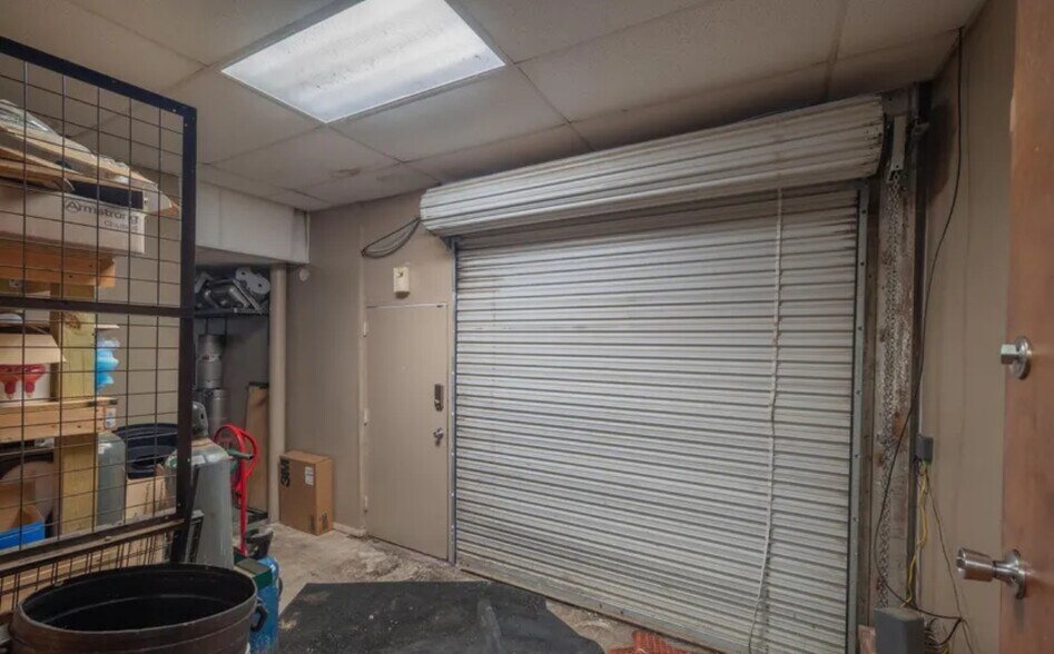 More Photos Of 1107 Cherokee Ave, Seneca Restaurant For Sale