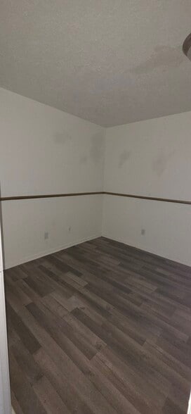 More Photos Of 309 E Main St, Humble General Retail For Lease