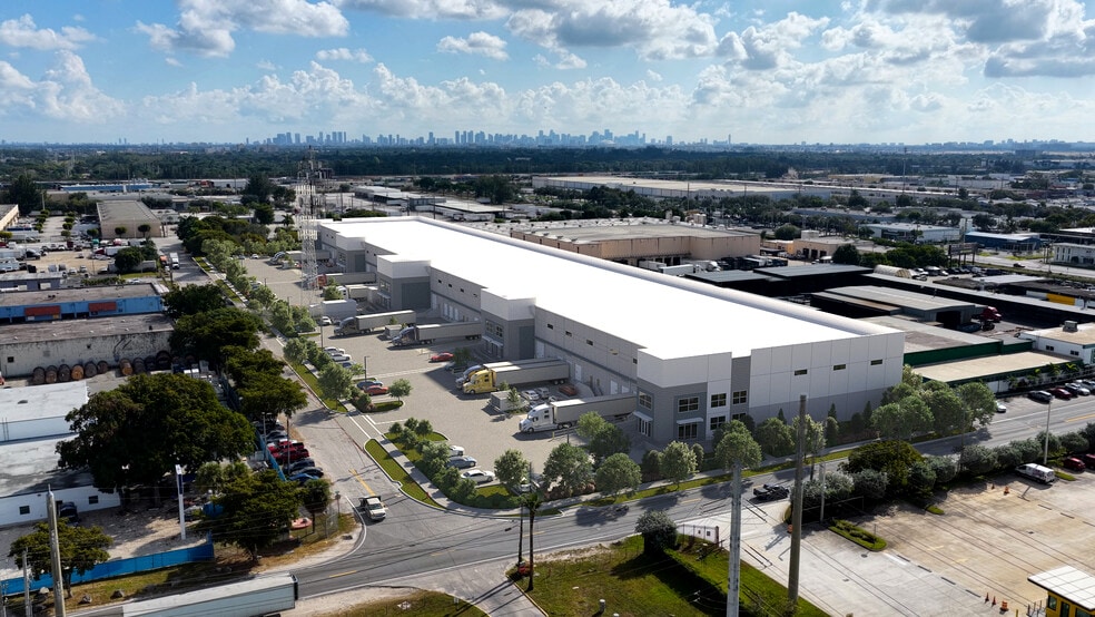 More Photos Of 7320 NW 61st St, Miami Warehouse For Lease