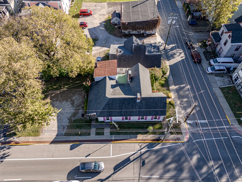 More Photos Of 724 Washington St, Shelbyville Freestanding For Sale