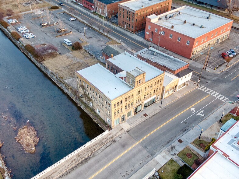 More Photos Of 110 N Washington Ave, Pulaski Flex For Sale