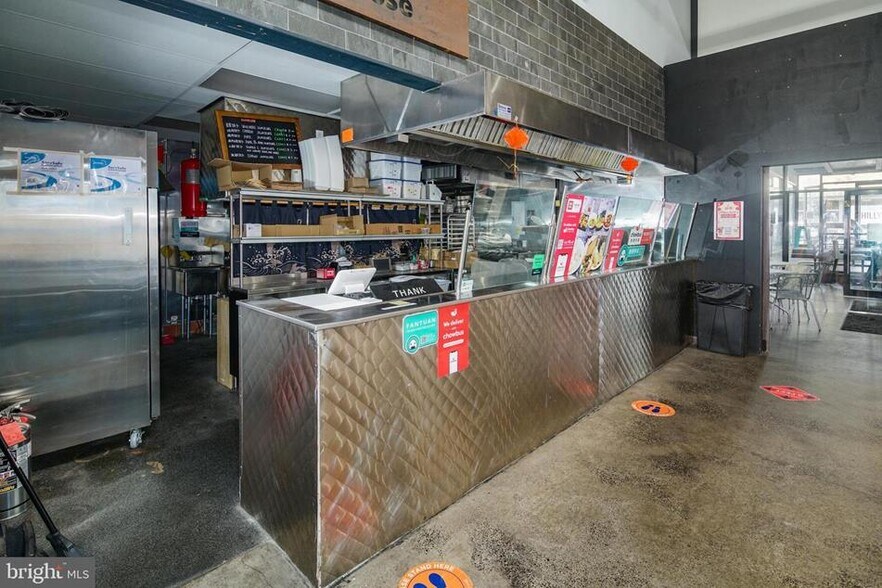 More Photos Of 1016-1018 Race St, Philadelphia Storefront For Lease