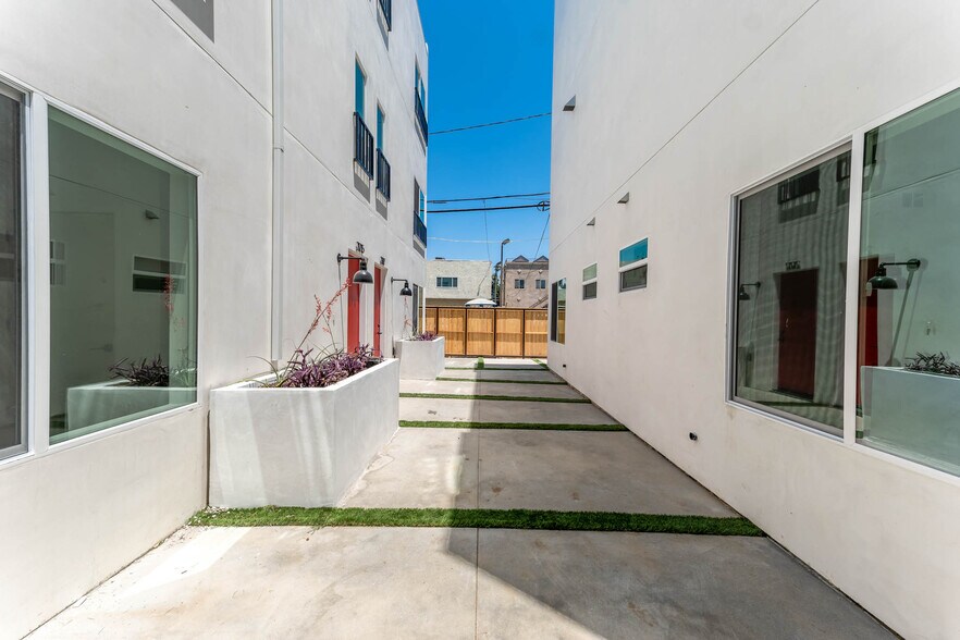 More Photos Of 21719 Hart St, Canoga Park Apartments For Sale