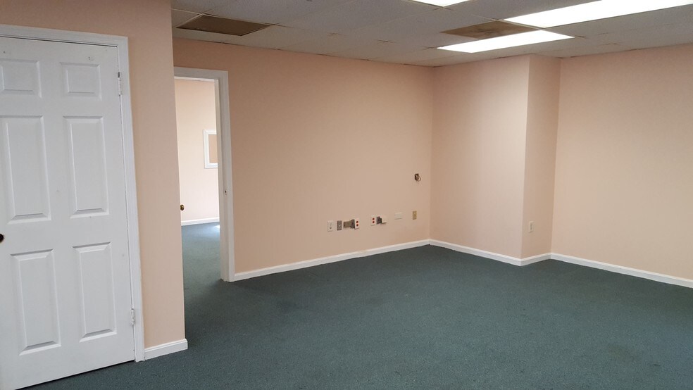 More Photos Of 9520 Marlboro Pike, Upper Marlboro Office For Sale