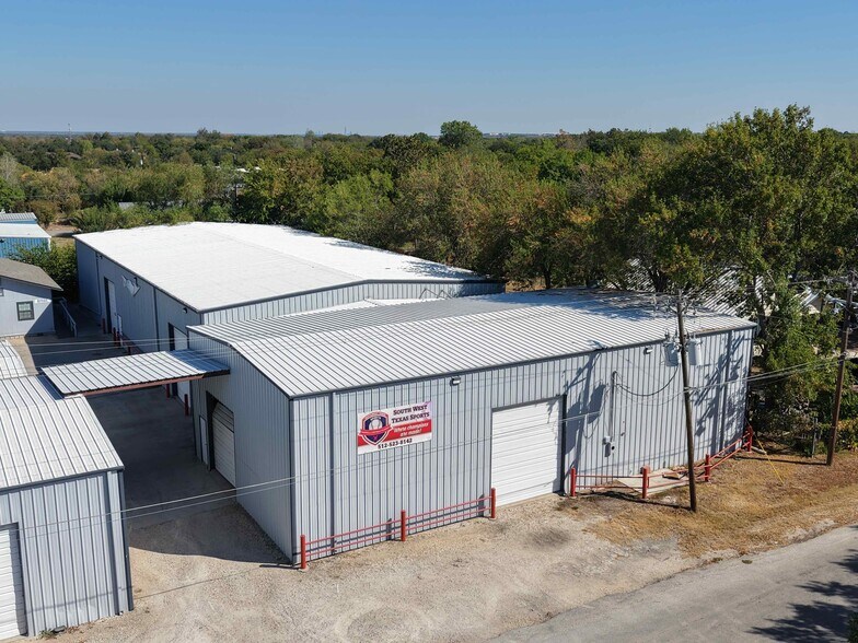More Photos Of 602 S Loop 4, Buda Warehouse For Lease