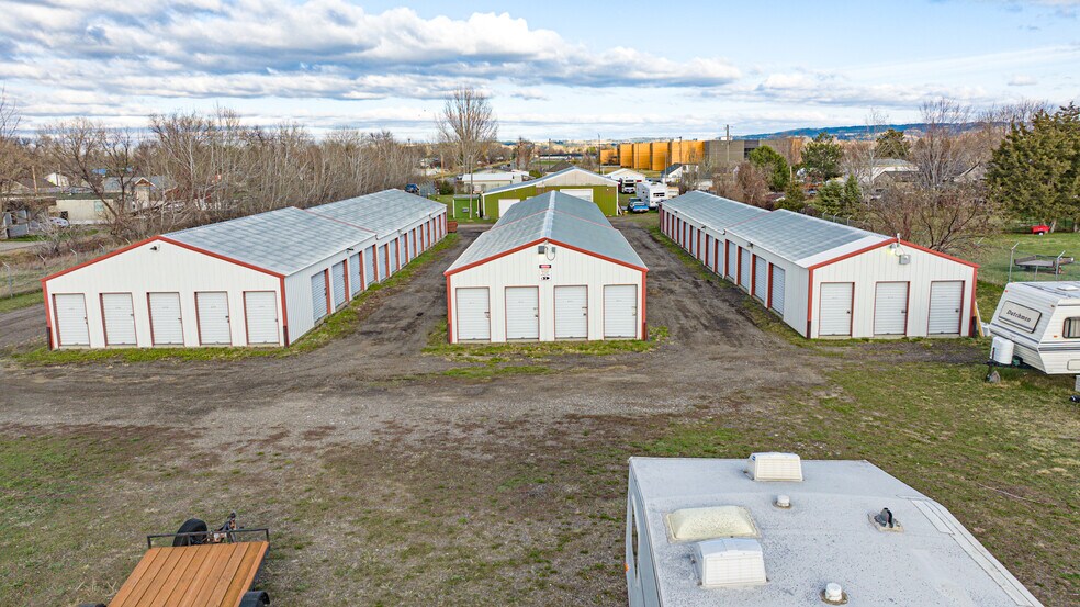 Primary Photo Of 1935 Main st, Billings Specialty For Sale