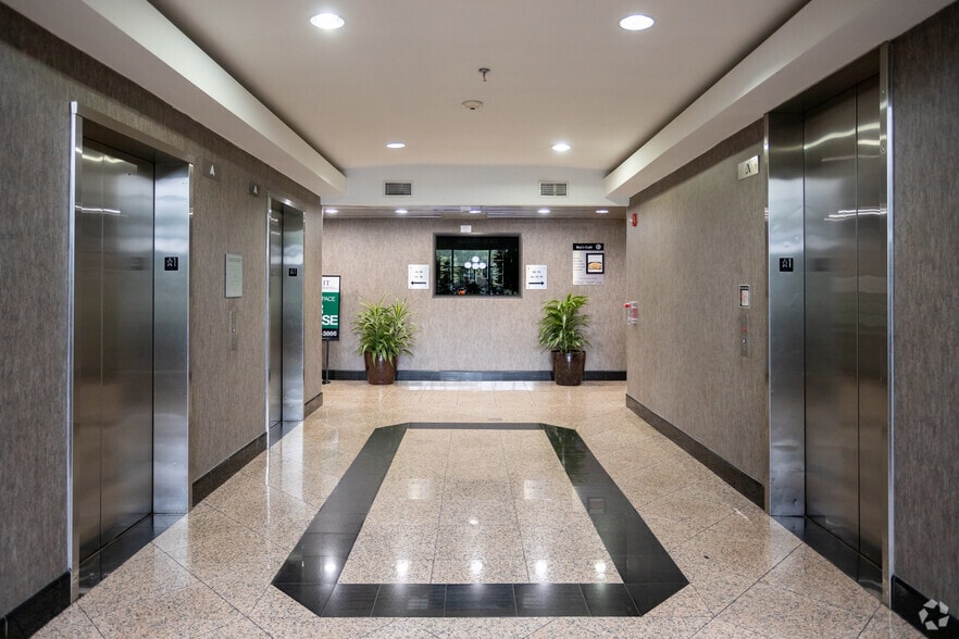 More Photos Of 2400 Augusta Dr, Houston Office For Lease