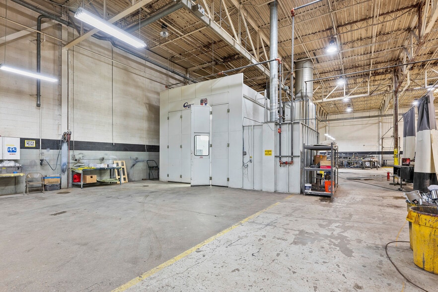 More Photos Of 2727 S Beech Daly Rd, Dearborn Heights Warehouse For Lease