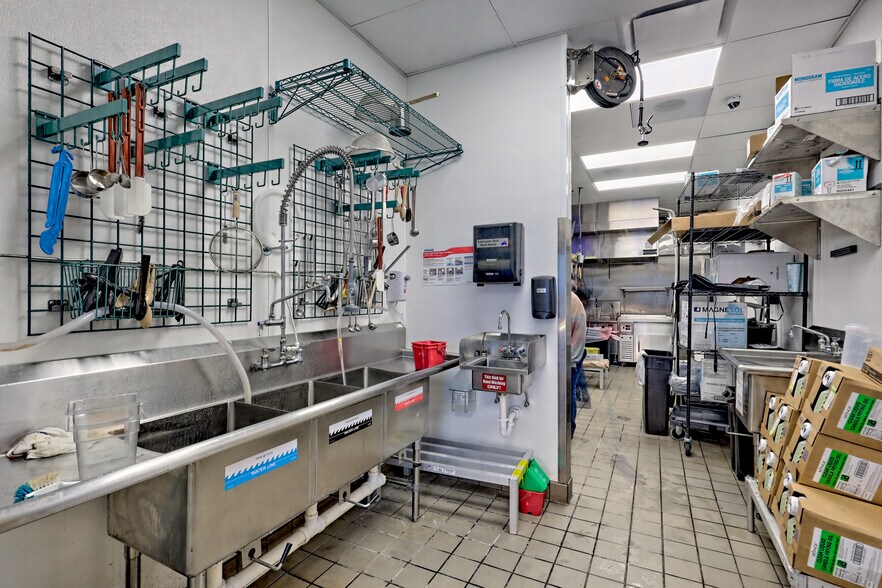 More Photos Of 515 Historic 441 Hwy, Cornelia Fast Food For Sale