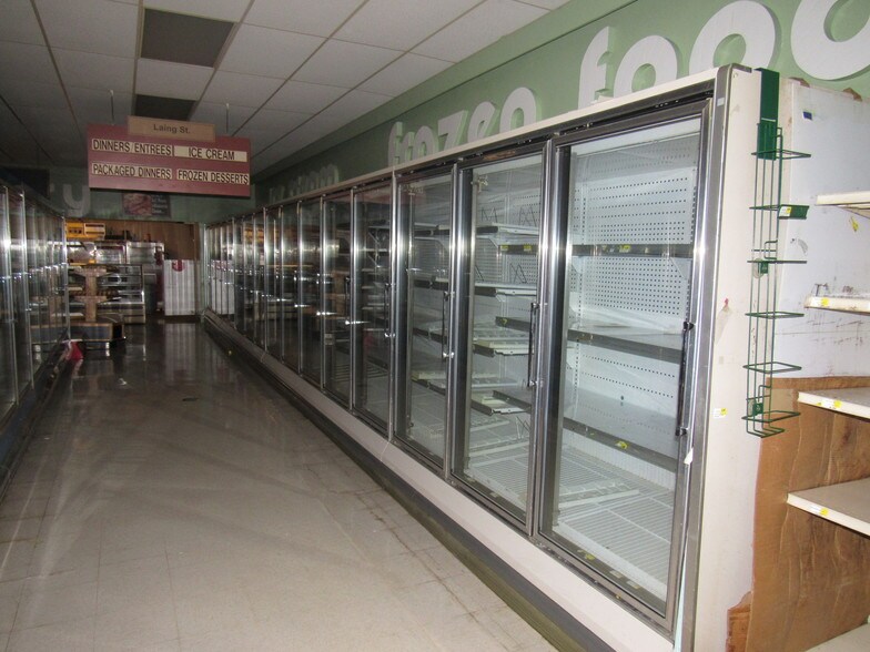 More Photos Of 275 Laing St, Redgranite Supermarket For Lease