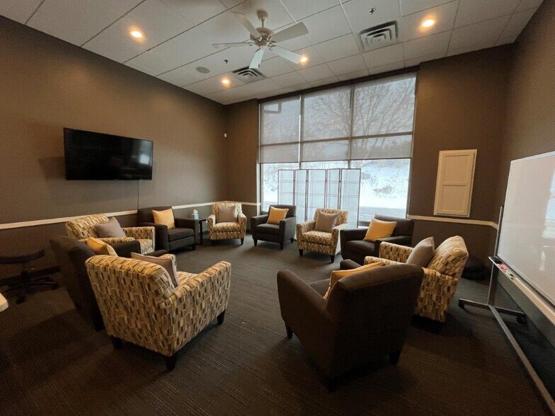 More Photos Of 14551 Judicial Rd, Burnsville Office For Sale