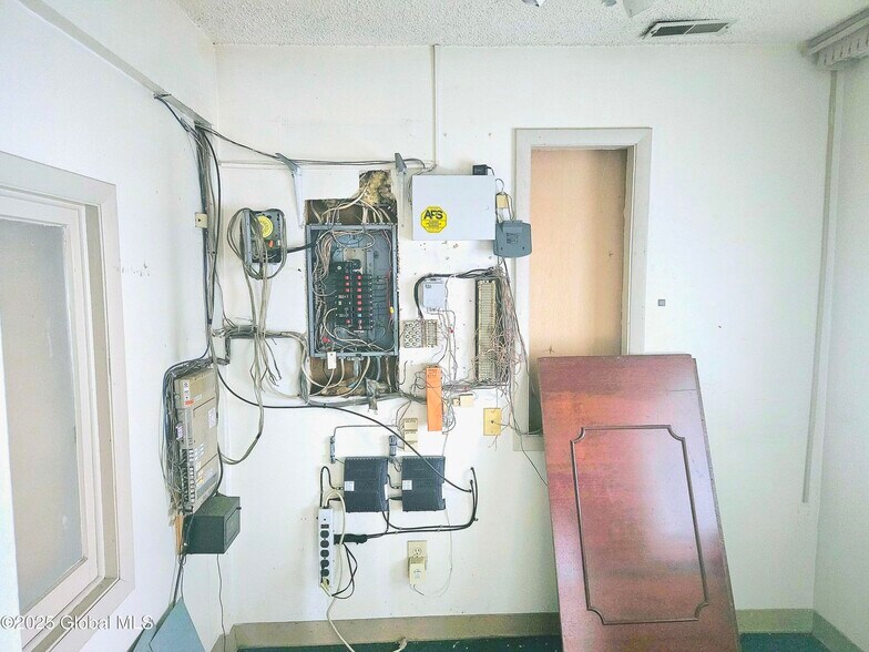 More Photos Of 1904 Broadway, Watervliet Auto Dealership For Sale