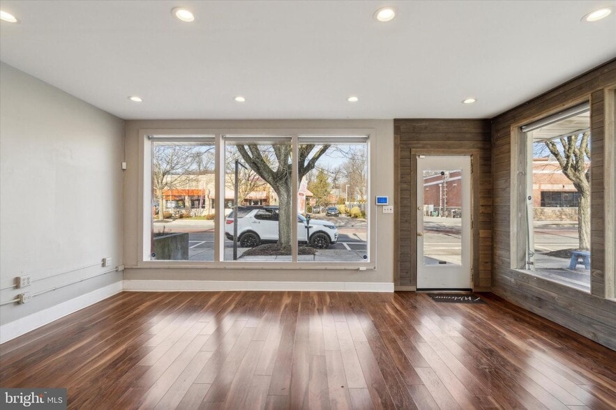 More Photos Of 229 S Easton Rd, Glenside Storefront Retail Residential For Sale