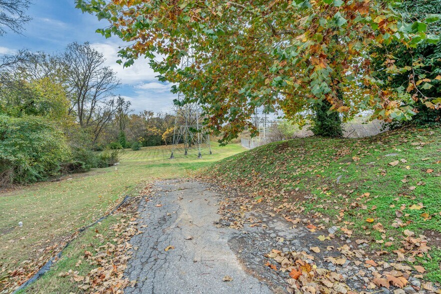 More Photos Of 1102 Kirkland Avenue, Nashville Office Residential For Lease