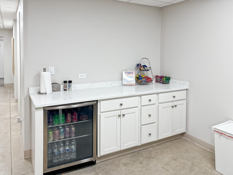 More Photos Of 100 N Atkinson Rd, Grayslake Coworking Space