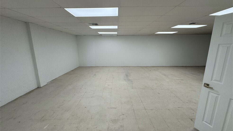 More Photos Of 7330 NE 4th Ct, Miami Showroom For Lease