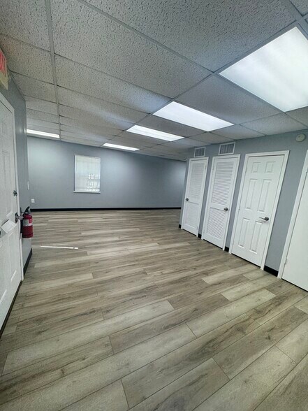 More Photos Of 550 Balmoral Cir N, Jacksonville Unknown For Lease