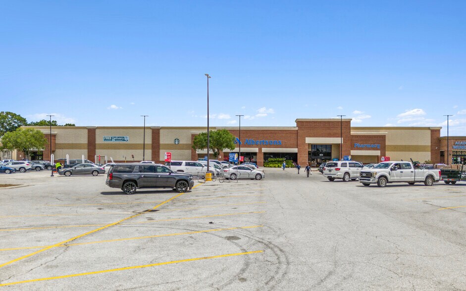 More Photos Of 2863 Ambassador Caffery Pky, Lafayette Supermarket For Sale
