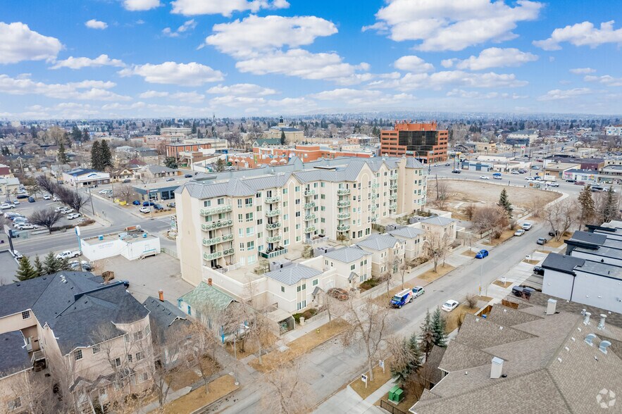 More Photos Of 1518 Centre St N, Calgary Apartments For Lease