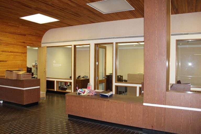 More Photos Of 604 Washington Ave, Greenville Bank For Lease