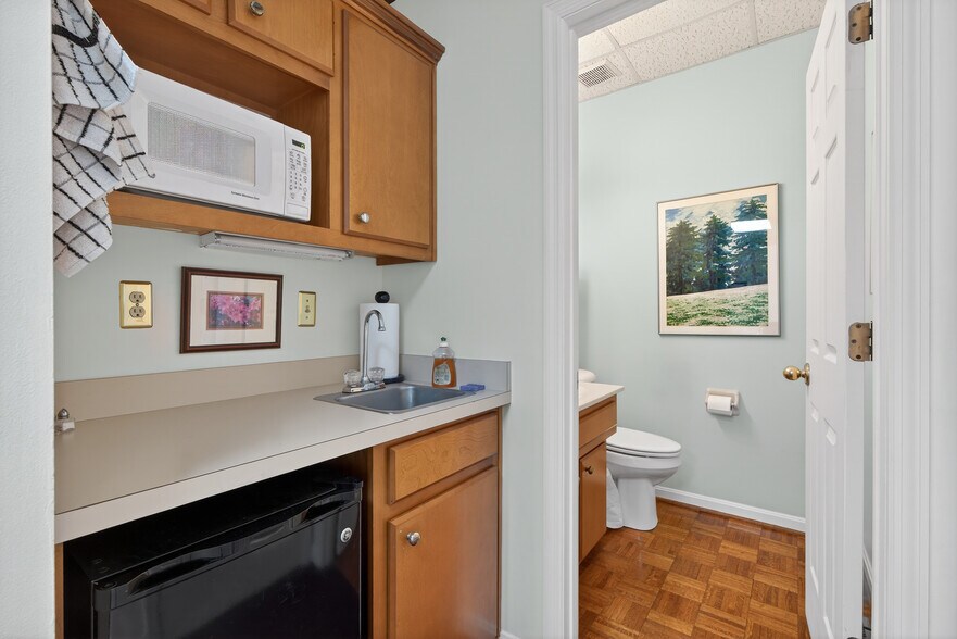 More Photos Of 519 Darby Creek Rd, Lexington Office For Sale