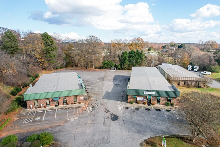 More Photos Of 636 Signal Hill Dr, Statesville Office For Lease