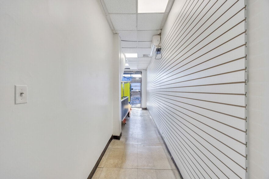 More Photos Of 28 Main St, Hempstead Storefront Retail Residential For Lease