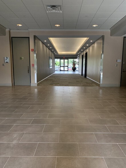 More Photos Of 8545 United Plaza Blvd, Baton Rouge Office For Lease