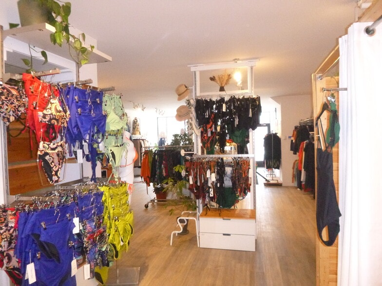 More Photos Of 6784-6786 Boul Saint-Laurent, Montréal Storefront Retail Residential For Sale