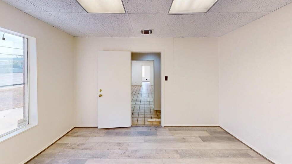 More Photos Of 1842 Bandera Rd, San Antonio Light Distribution For Sale