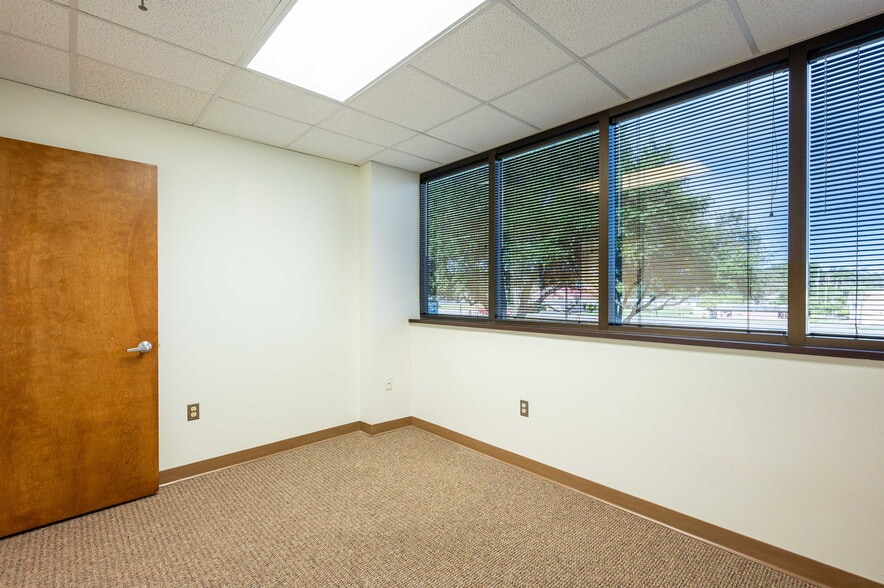 More Photos Of 6719 Gall Blvd, Zephyrhills Medical For Sale