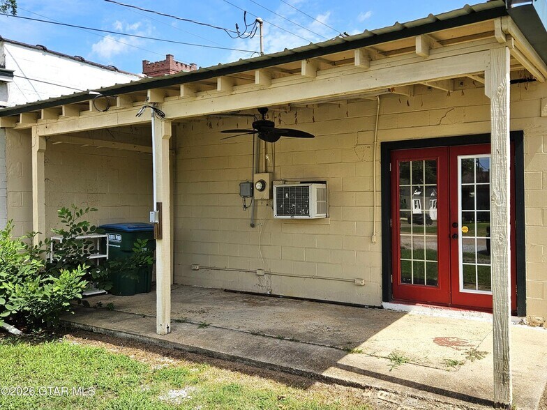More Photos Of 172 W North St, Macon Restaurant For Sale