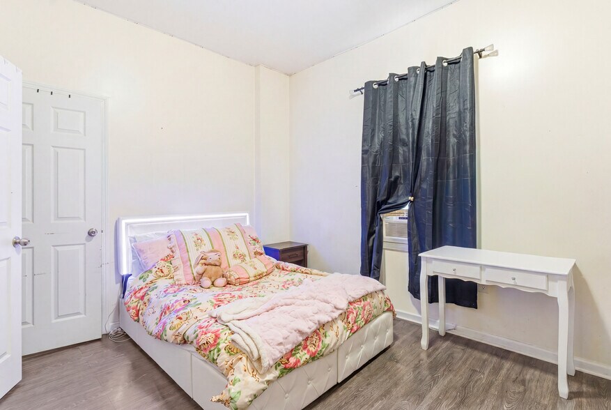 More Photos Of 237 Astor St, Newark Apartments For Sale