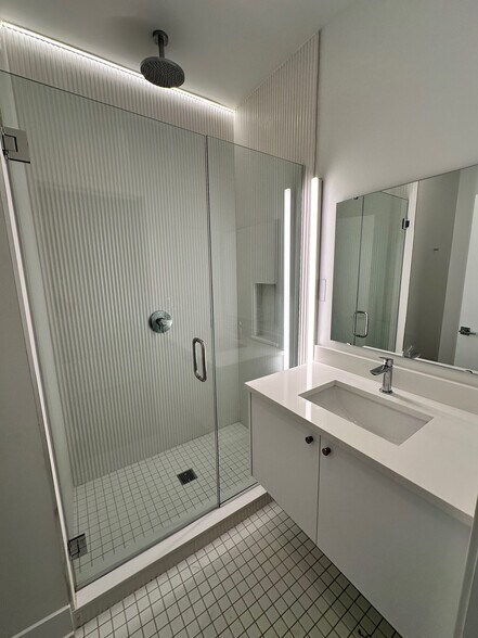 More Photos Of 1856 W Chicago Ave, Chicago Apartments For Sale