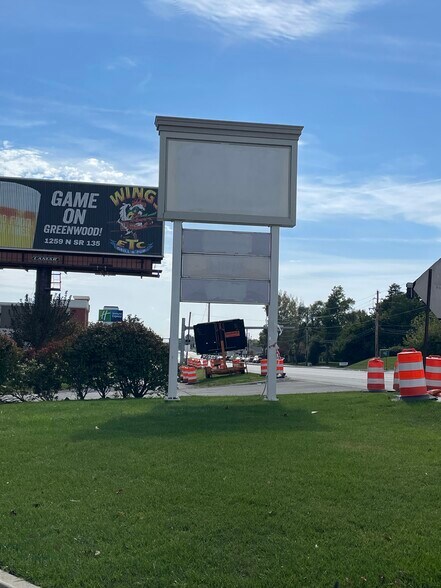 More Photos Of 505 E Thompson Rd, Indianapolis Drugstore For Lease