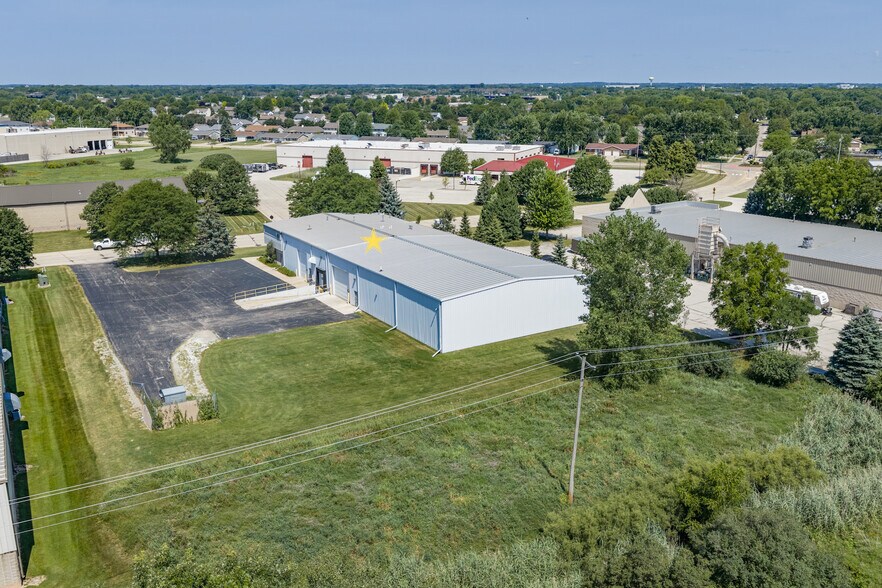 More Photos Of 1725 Suburban Dr, De Pere Manufacturing For Sale