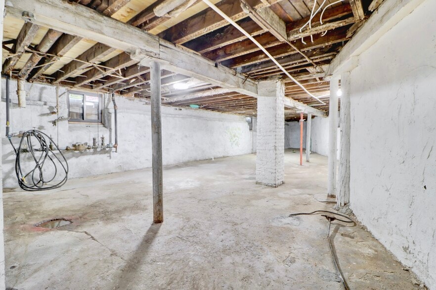 More Photos Of 7416 Cypress Hills St, Glendale Manufacturing For Sale